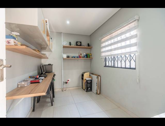 4 BEDROOM HOUSE FOR SALE IN RESERVOIR HILLS